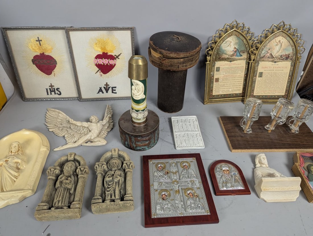 Antique Traveling Chalice Case Unique Design Collectible Religious Artifact: **Important** Please read below description on how to avoid high shipping costs. Up for auction is an Antique Traveling Chalice Case, a unique religious artifact that showcases craftsmanship. This