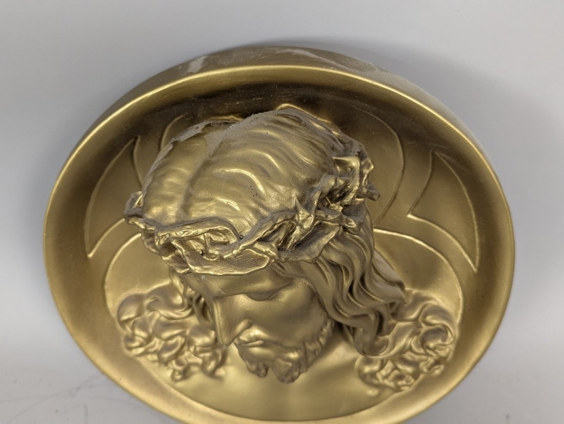 Vintage High-Relief Jesus Christ Wall Plaque Gold-Tone Art Deco Decor 13 Inch Diameter - 4