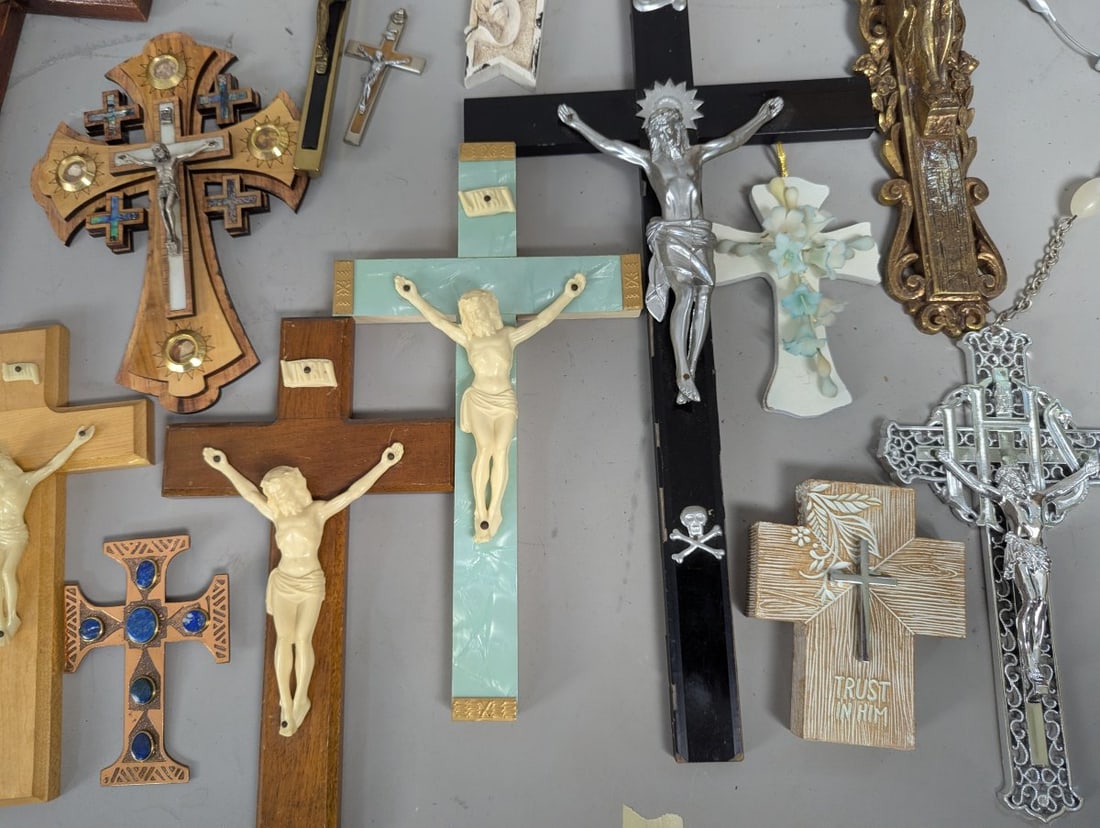 Large Collection of Vintage Crucifixes and Crosses - 12