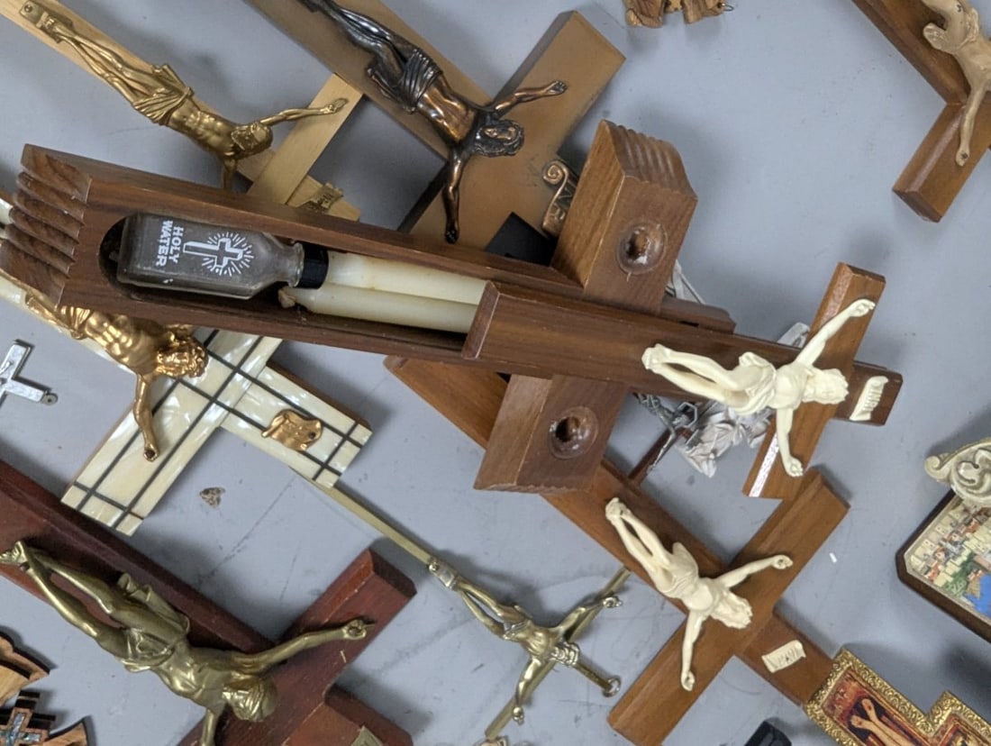 Large Collection of Vintage Crucifixes and Crosses - 16