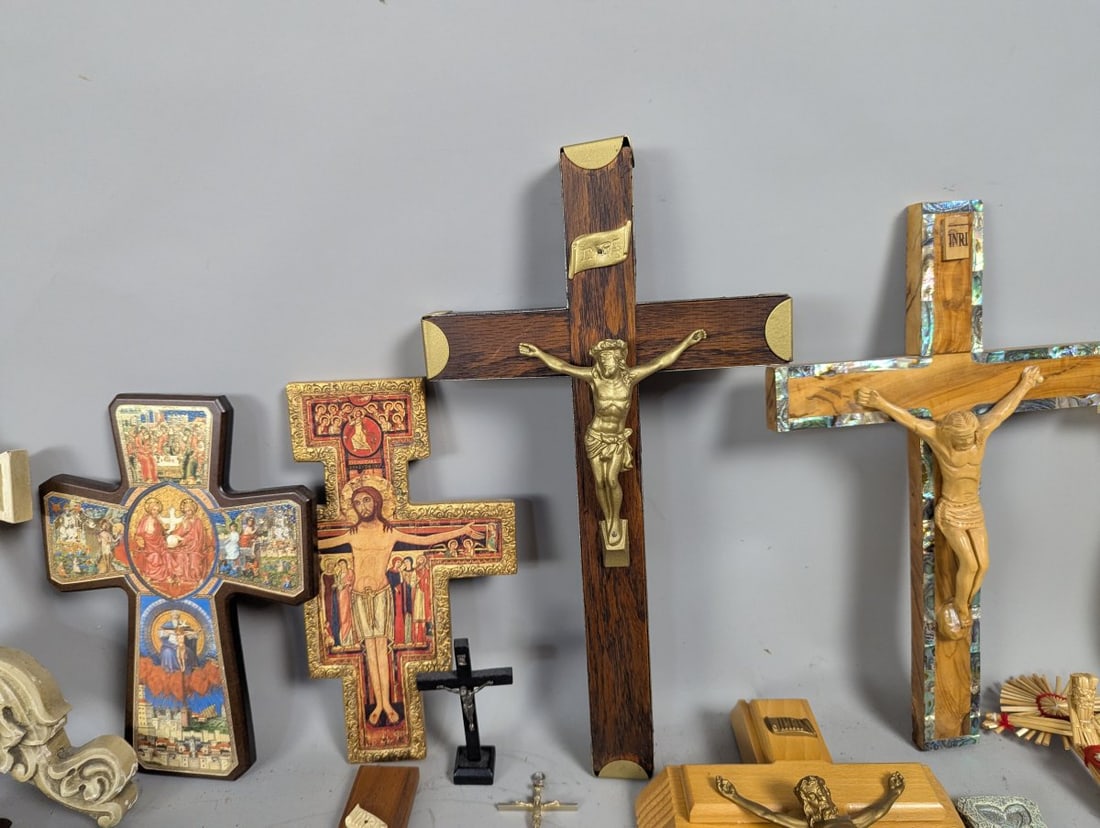 Large Collection of Vintage Crucifixes and Crosses - 3
