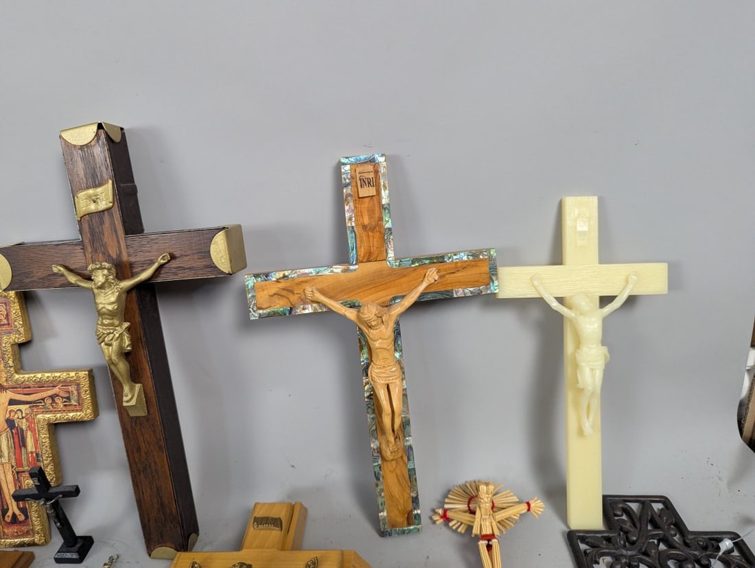 Large Collection of Vintage Crucifixes and Crosses - 4
