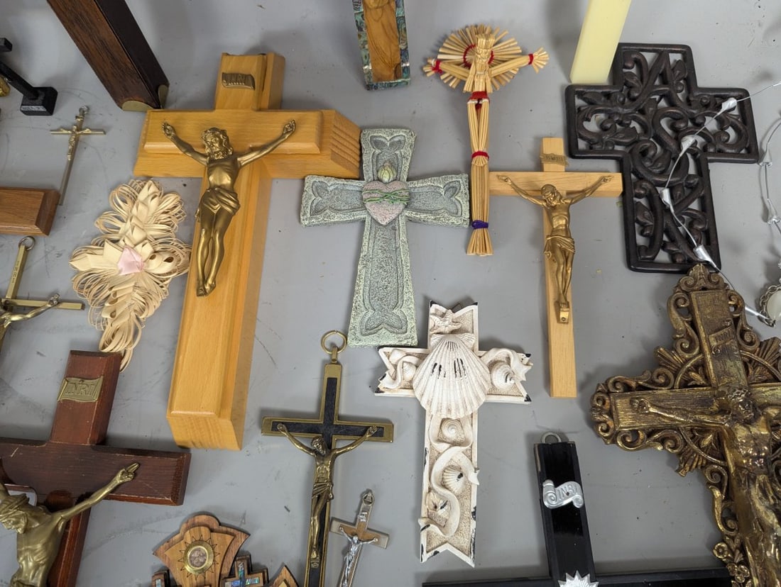 Large Collection of Vintage Crucifixes and Crosses - 5