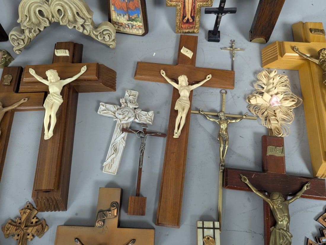 Large Collection of Vintage Crucifixes and Crosses - 6