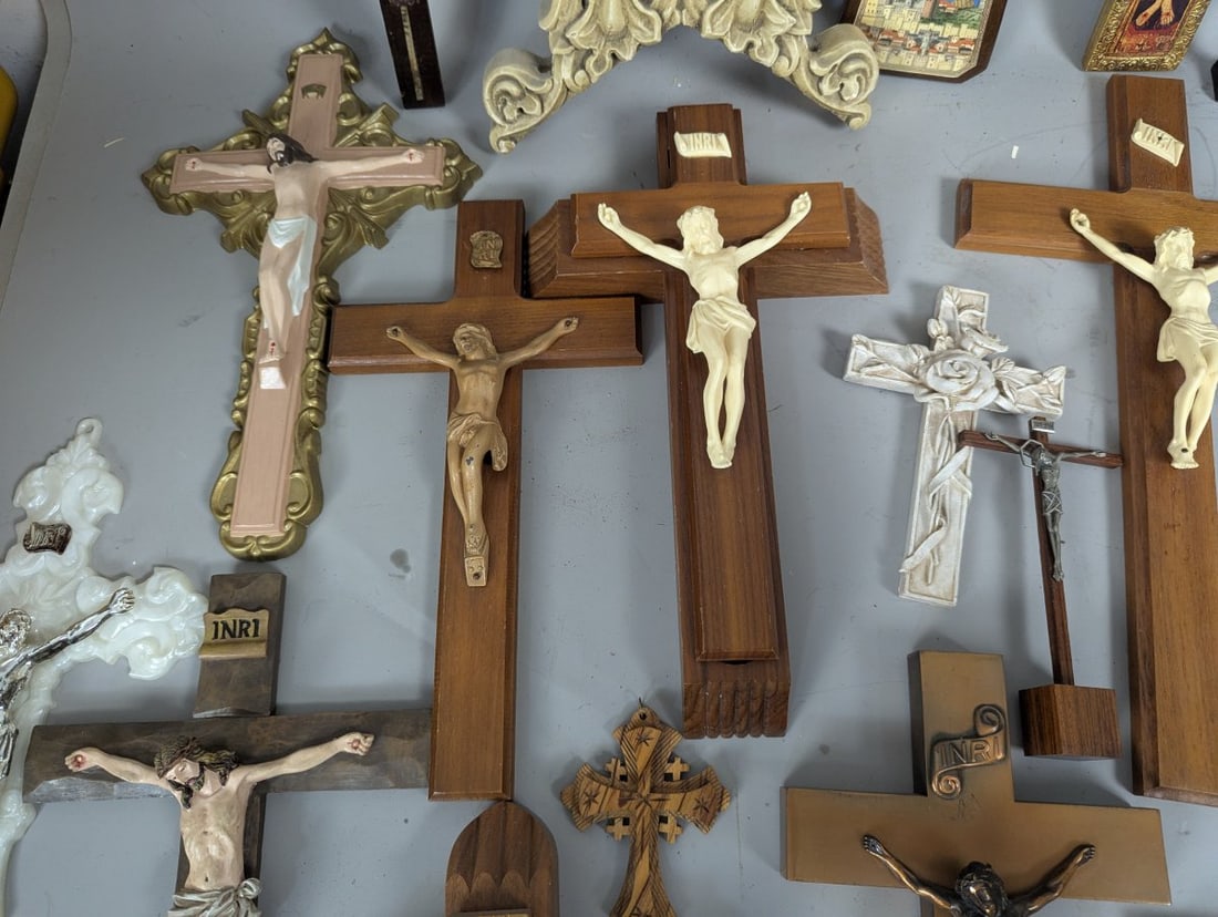 Large Collection of Vintage Crucifixes and Crosses - 7