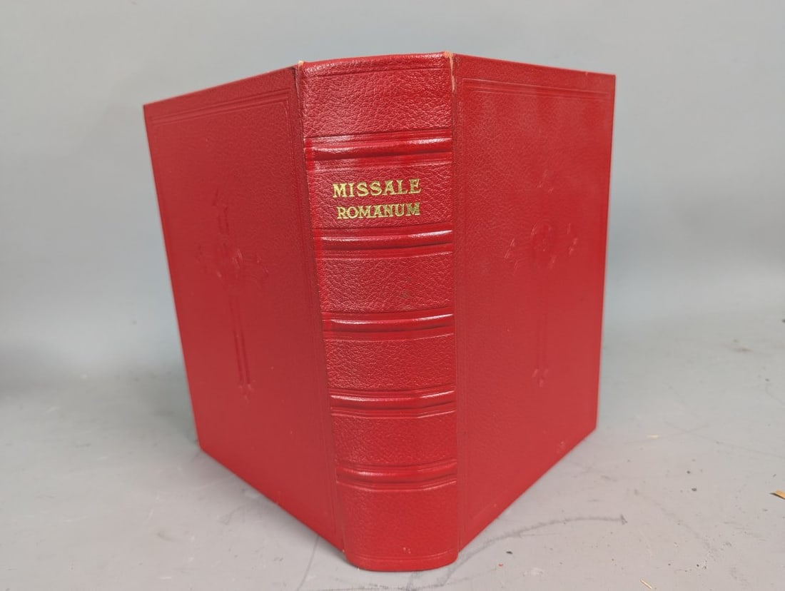Missale Romanum 1962 Edition Benziger Brothers Altar Missal Traditional Latin Mass: **Important** Please read below description on how to avoid high shipping costs. Discover a rare find with this 1962 edition Missale Romanum by Benziger Brothers. With dimensions of 9 x 11 x 3