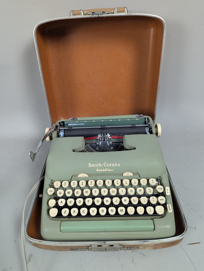 Smith-Corona 5TE Electric Typewriter Sage Green Original Case Vintage Collector's Item: **Important** Please read below description on how to avoid high shipping costs. Up for auction is a vintage Smith-Corona 5TE Electric Portable Typewriter in sage green. Measuring 6 x 13 x 14 inches, 