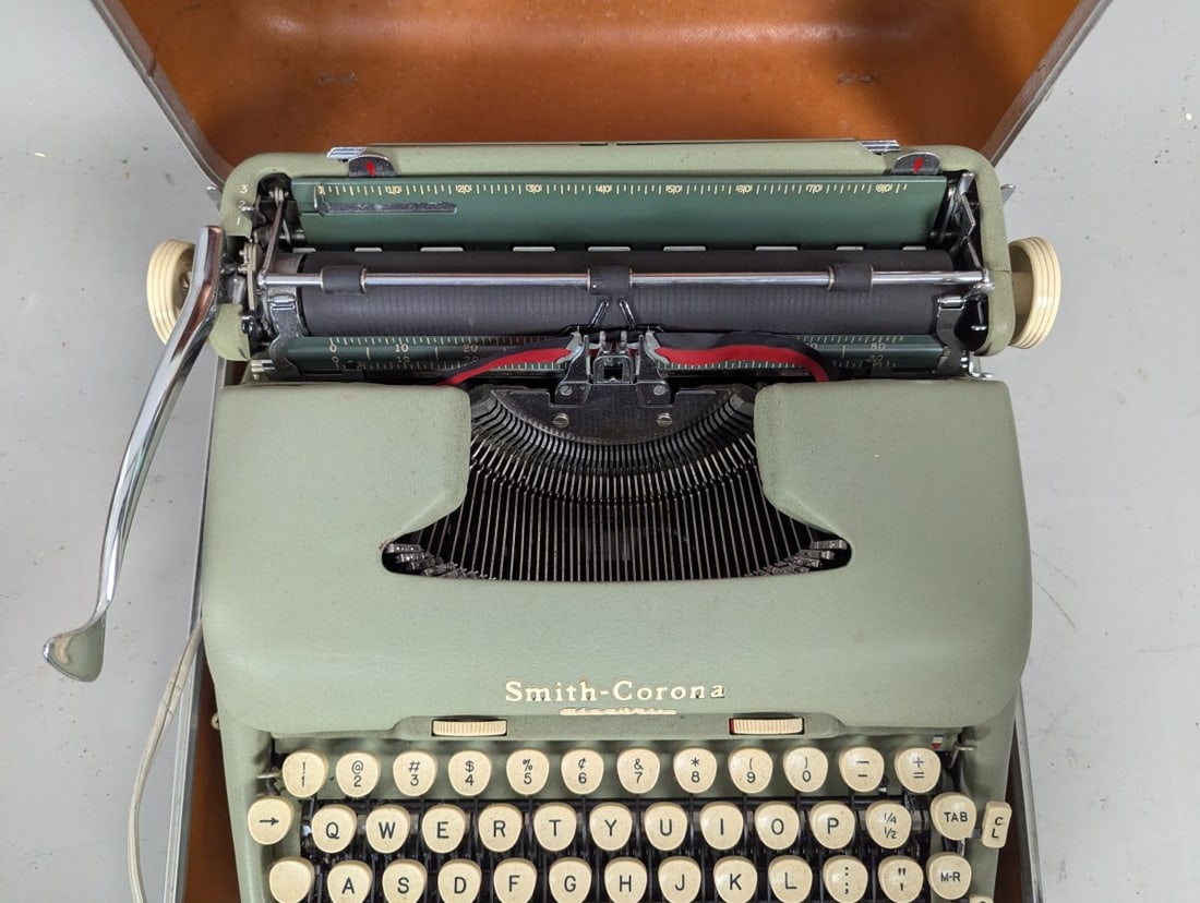 Smith-Corona 5TE Electric Typewriter Sage Green Original Case Vintage Collector's Item - 5
