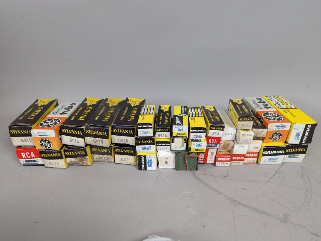 Lot of Vintage NOS Radio and TV Vacuum Tubes from Sylvania RCA GE and Zenith (1 of 6)