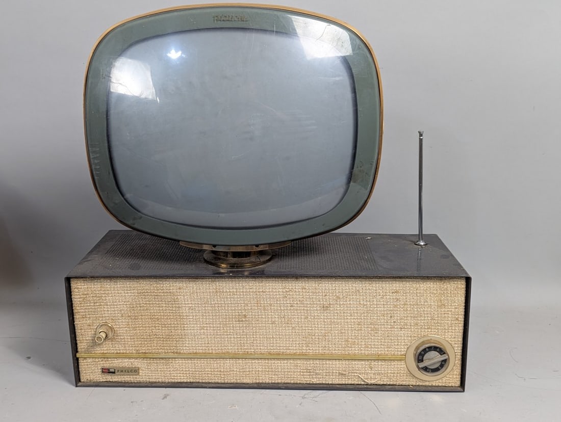 Vintage 1958 Philco Predicta Tandem Television Mid-Century Modern Collectible Design: **Important** Please read below description on how to avoid high shipping costs. This 1958 Philco Predicta 'Tandem' Television is an untested vintage piece with dimensions 25 high x 25 x 10. Note it