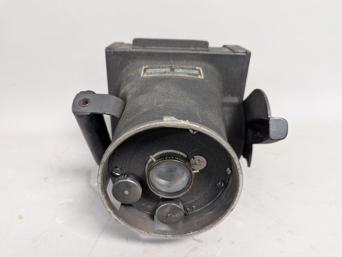 Folmer Graflex K-20 U.S. Navy Aircraft Camera Vintage WWII Collectible: **Important** Please read below description on how to avoid high shipping costs. Up for auction is a vintage WWII-era Folmer Graflex K-20 U.S. Navy aircraft camera, measuring 11 x 7 x 9 inches. This