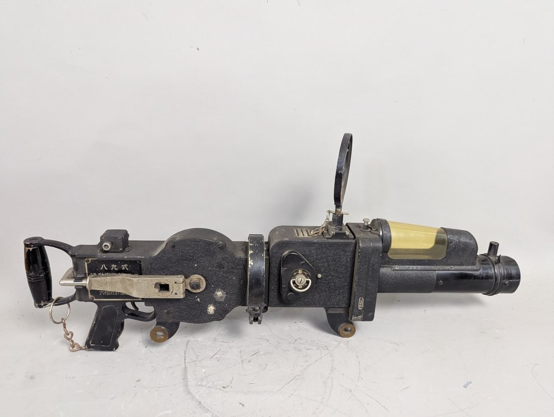 WWII Japanese Type 89 Aerial Gun Camera by Rokuoh-sha - Rare Military Collectible: **Important** Please read below description on how to avoid high shipping costs. This WWII Japanese Type 89 'Kai-Ni' Aerial Gun Camera, measuring 30 x 12 x 7 cm, is a genuine piece of Imperial