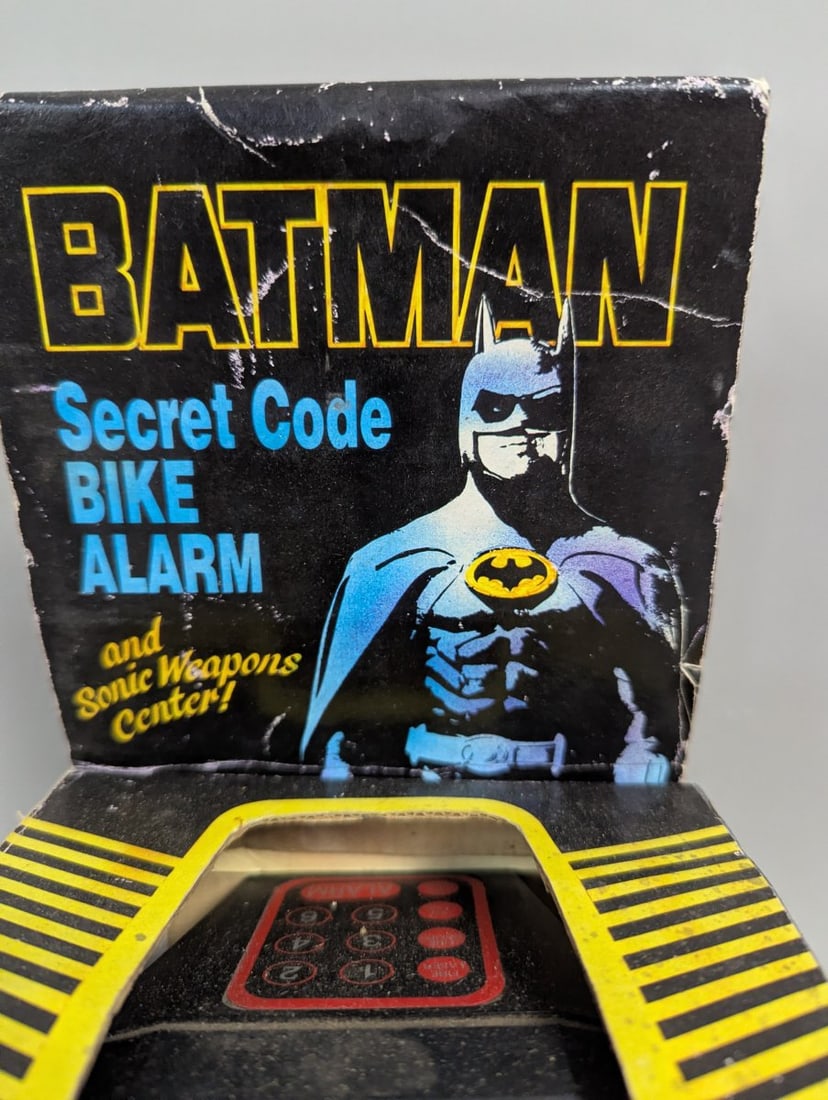 1989 Batman Secret Code Bike Alarm and Sonic Weapons Center DC Comics Collectible - 3