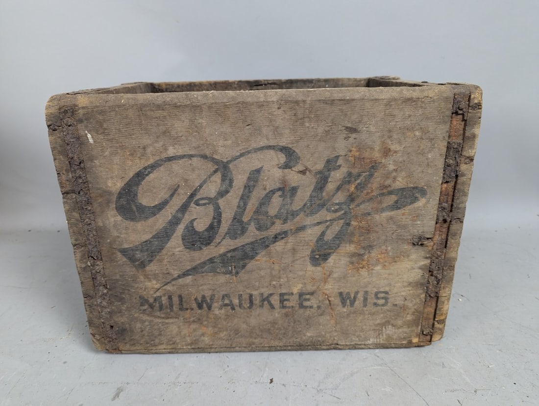 Vintage Blatz Beer Wooden Crate Rustic Breweriana Decor Collectible Milwaukee: **Important** Please read below description on how to avoid high shipping costs. Discover a piece of brewing history with this vintage Blatz Beer wooden crate, measuring 12 x 16 x 11 inches. This