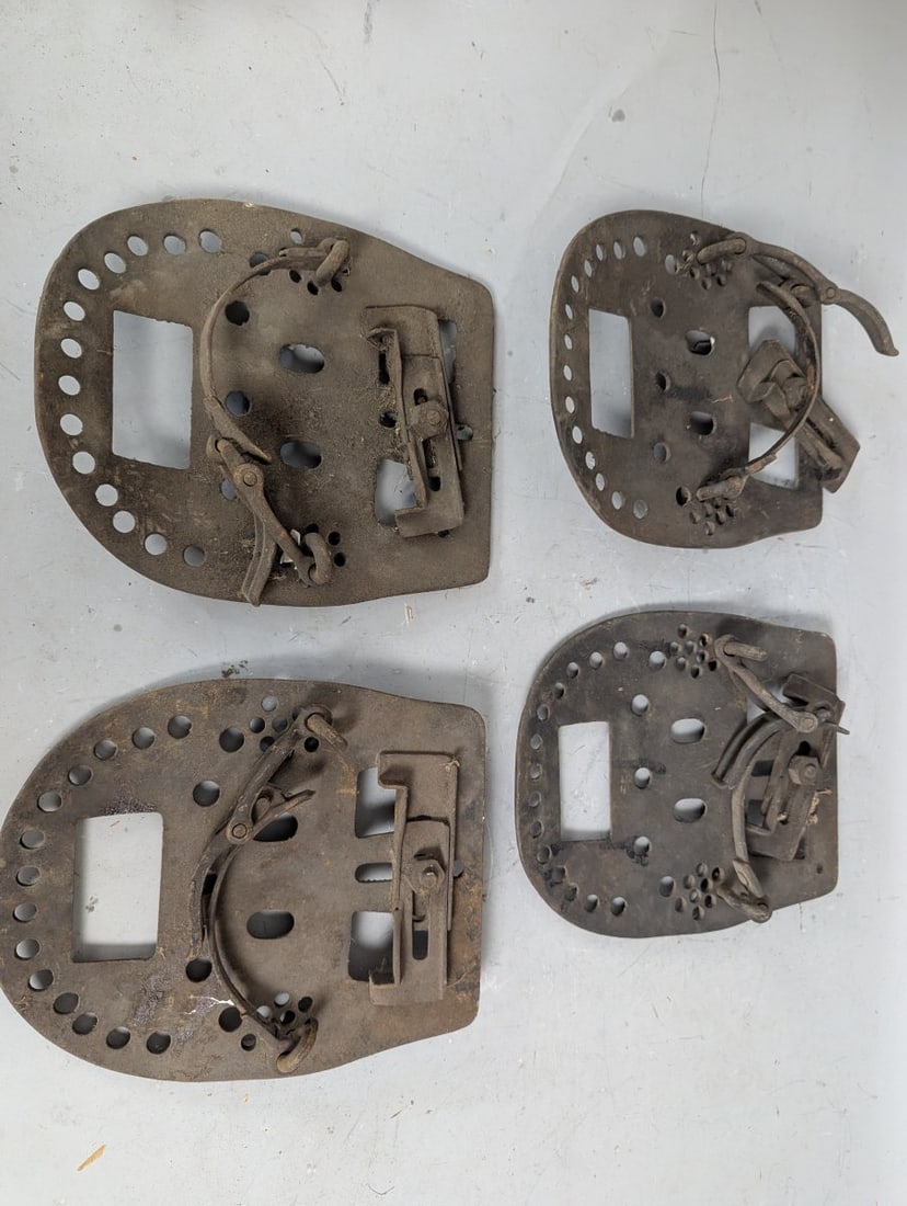 Antique Barcus Automatic Horse Marsh Swamp Horse Shoes Set - Collectible: **Important** Please read below description on how to avoid high shipping costs. Antique Barcus Automatic Horse Marsh Swamp Horse Shoes Set - Collectible. The dimensions of these clamps are 12 x 10 x 