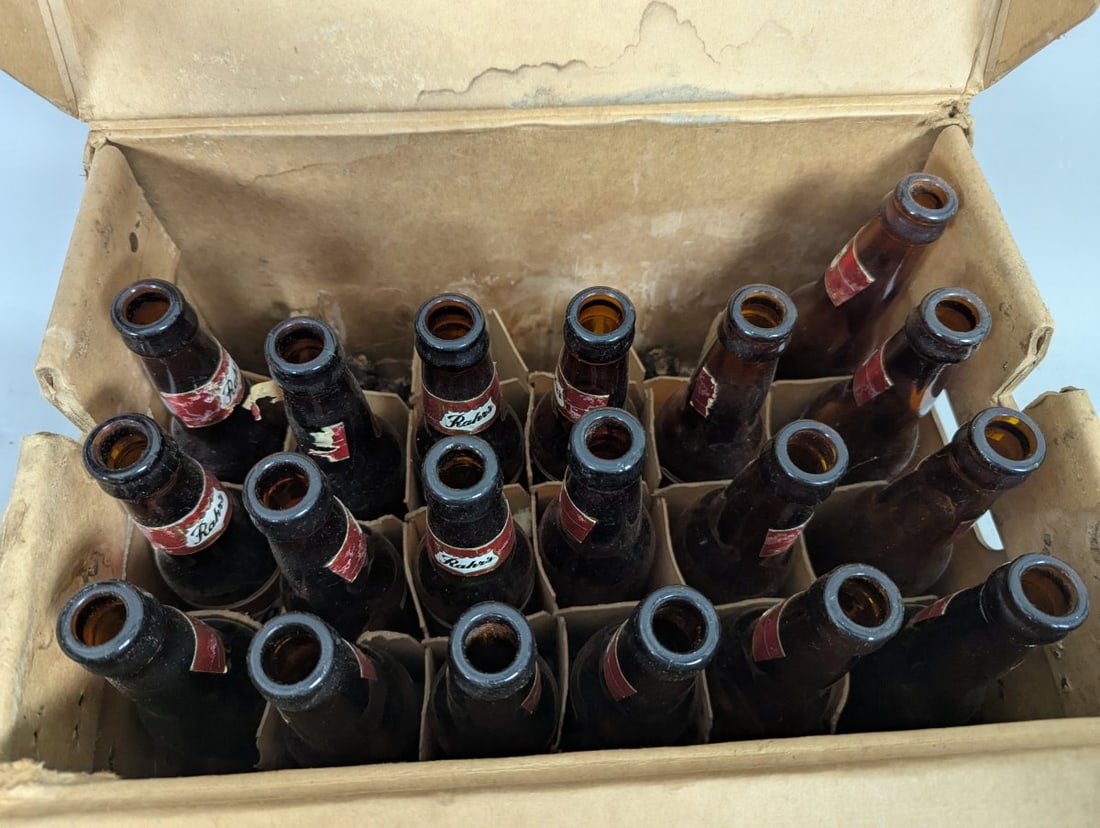 Vintage Rahr's Beer Cardboard Case with 7 oz. Bottle Collection from Green Bay Brewery - 3