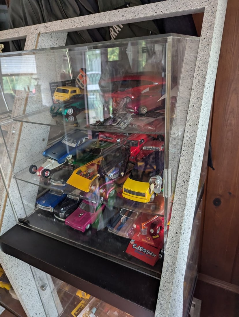 Pair of Mid Century Postmodern Z-Frame Display Cabinets with Plexiglass Cubes - 3