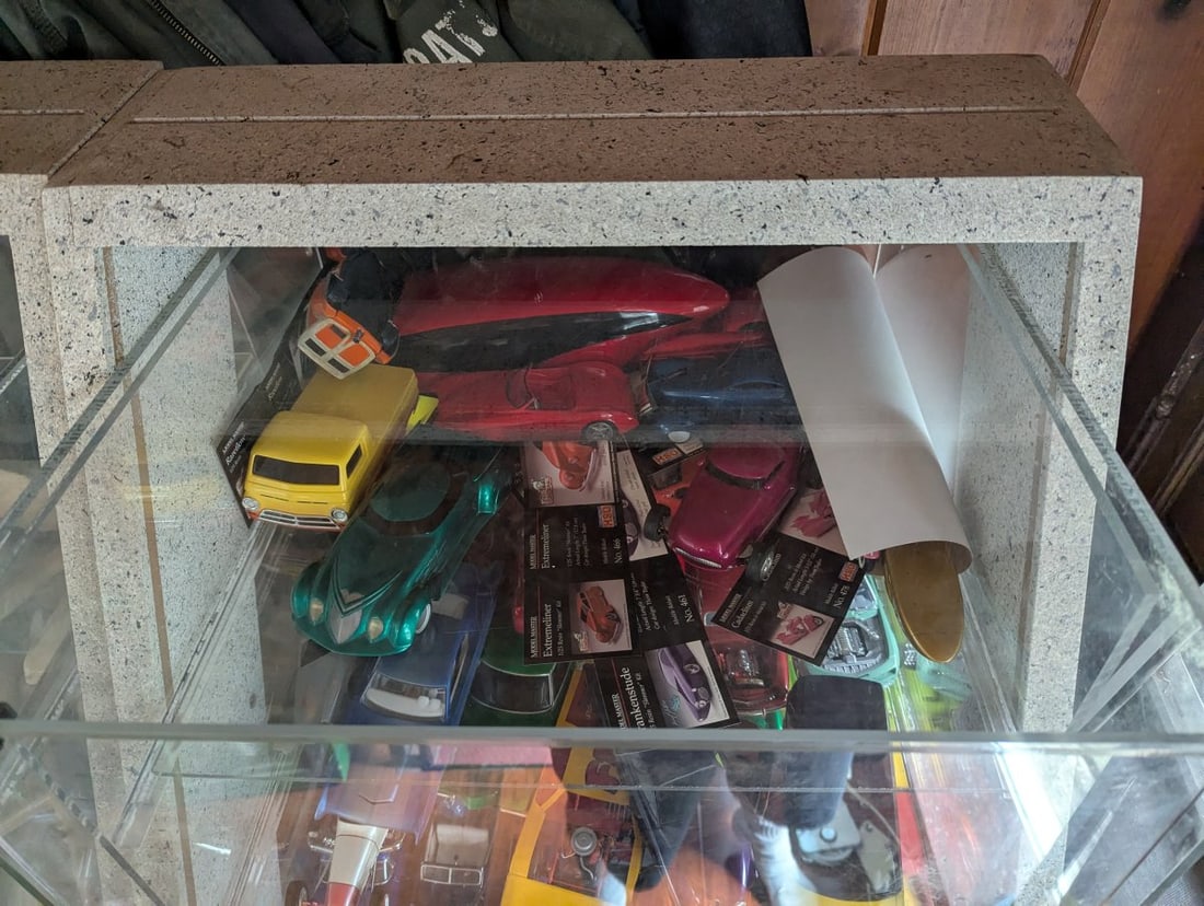 Pair of Mid Century Postmodern Z-Frame Display Cabinets with Plexiglass Cubes - 4