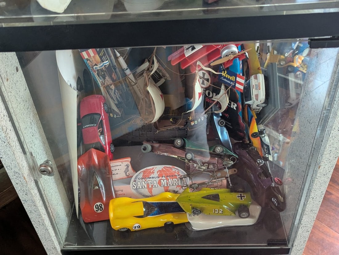Pair of Mid Century Postmodern Z-Frame Display Cabinets with Plexiglass Cubes - 7