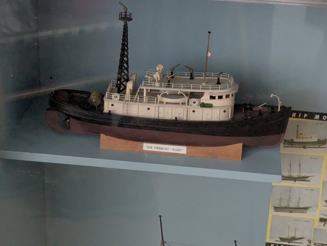 Rare Marine Model Co Vintage Store Display Case with Ship Models Maritime Collectibles - 2