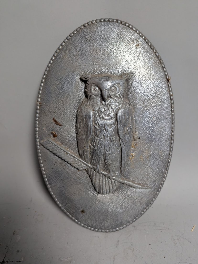 Mills Novelty Co Owl Slot Machine Aluminum Plaque Collectible Antique DÃ©cor: **Important** Please read below description on how to avoid high shipping costs. Up for auction is a remarkable 8 x 12 x 1 aluminum plaque from the Mills Novelty Company, specifically from the iconic