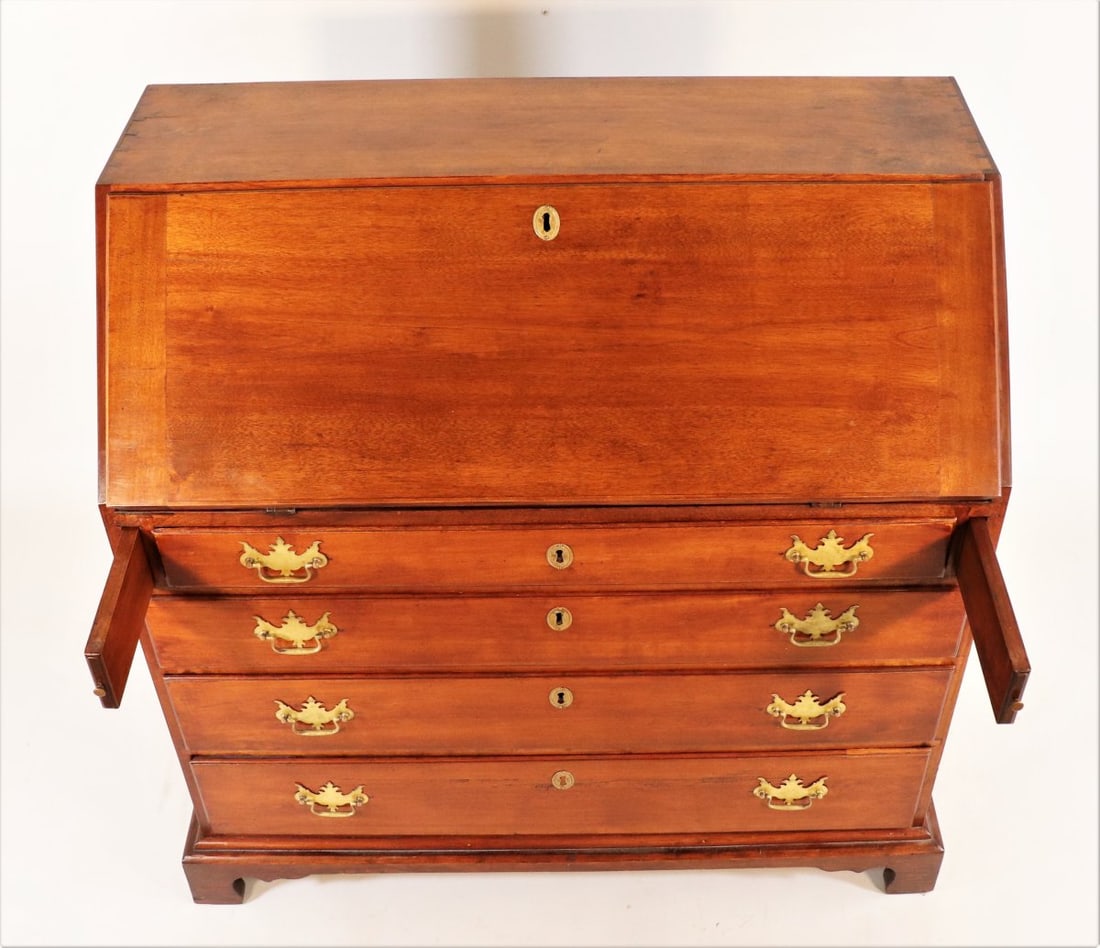 Early 19th Century American Mahogany Slant Desk with Brass Hardware and Key - 10