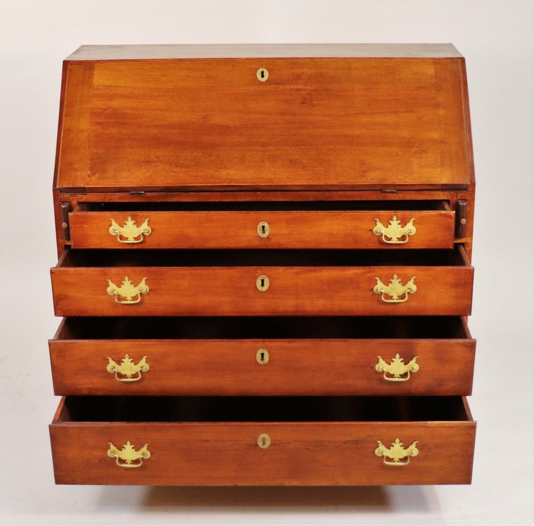 Early 19th Century American Mahogany Slant Desk with Brass Hardware and Key - 4