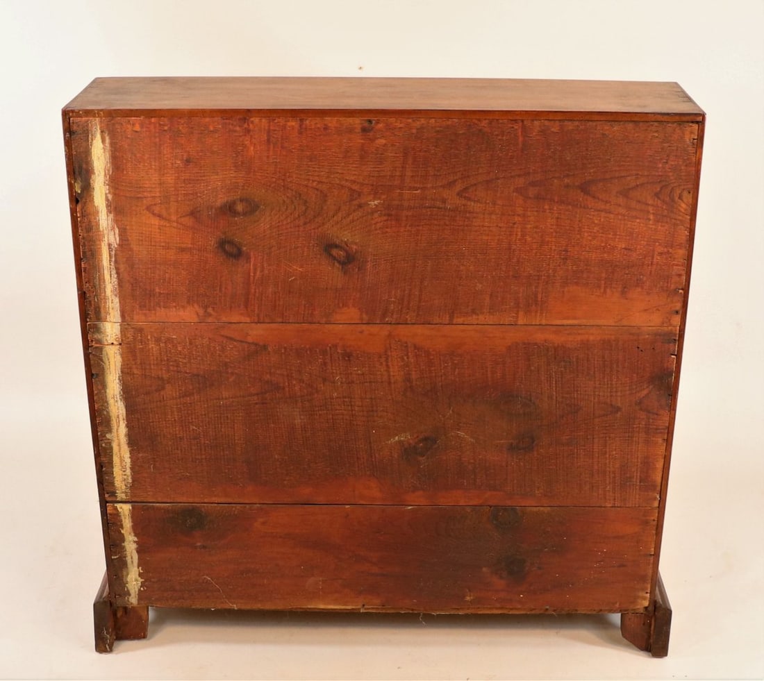 Early 19th Century American Mahogany Slant Desk with Brass Hardware and Key - 6