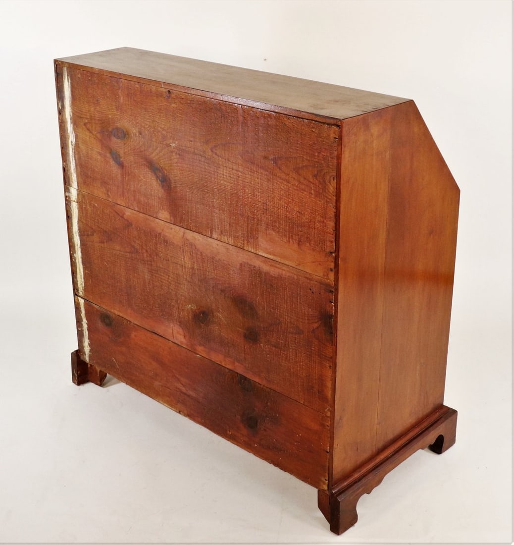 Early 19th Century American Mahogany Slant Desk with Brass Hardware and Key - 7