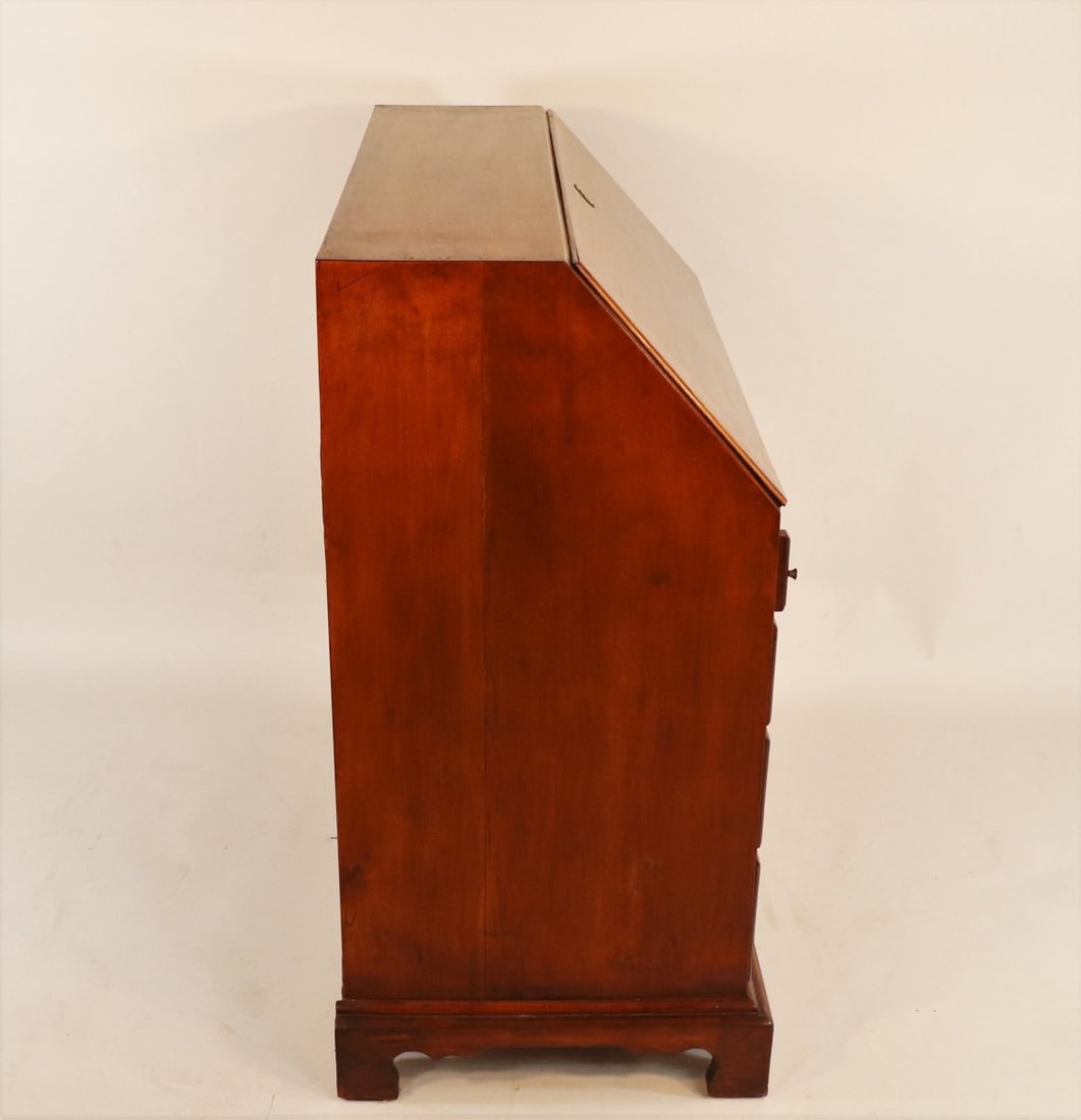 Early 19th Century American Mahogany Slant Desk with Brass Hardware and Key - 8
