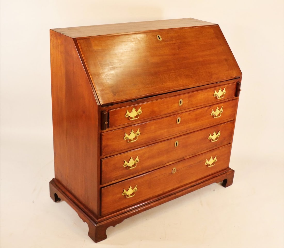 Early 19th Century American Mahogany Slant Desk with Brass Hardware and Key - 9