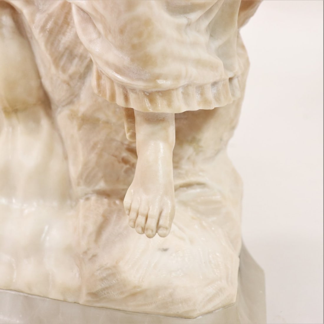 Early 20th Century Carved Alabaster Figural Lamp with Young Lady on Onxy Base - 8