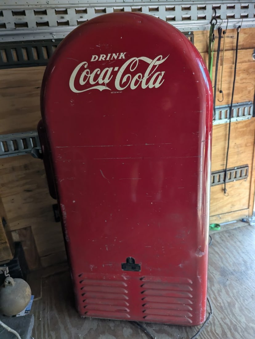 Vintage F.L. Jacobs Co. Model 35 Coca-Cola Vending Machine Perfect for Restoration - 5