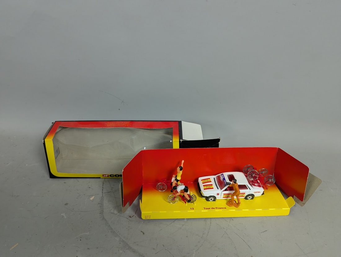 Corgi Toys Gift Set 13 Tour de France TI-Raleigh 1981 Die-Cast Car & Figurines (1 of 5)