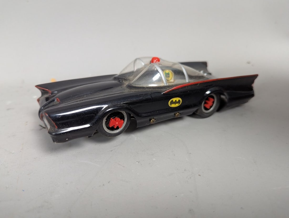 Aurora 1/24 Scale 1966 Batmobile Vintage Slot Car - Collectible Toy from 60s: **Important** Please read below description on how to avoid high shipping costs. Up for auction is a vintage Aurora 1/24 scale 1966 Batmobile slot car, measuring approximately 8 x 2 x 3 inches. Despit