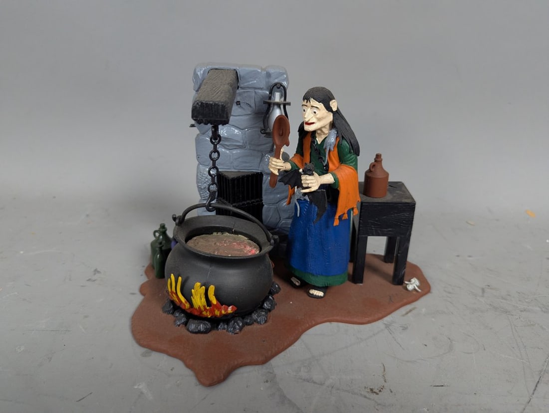 Vintage 1965 Aurora The Witch Plastic Model Kit Built-Up Collectible Monster Figurine (1 of 7)