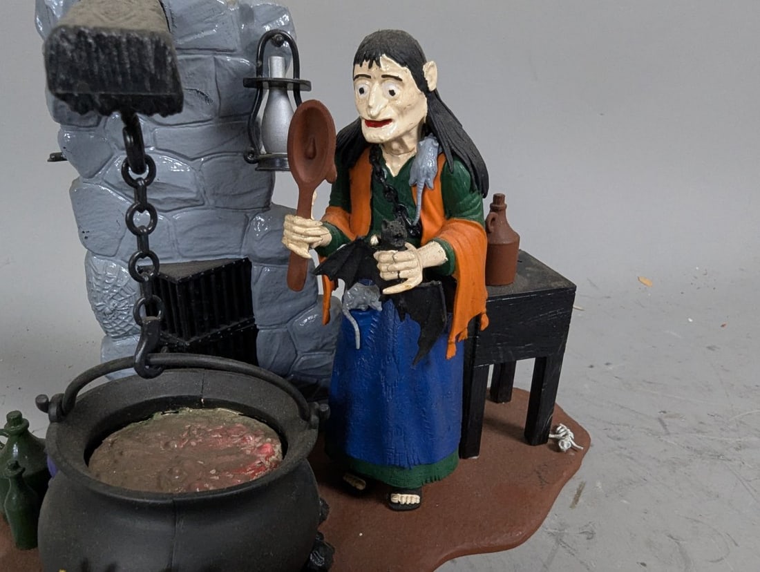 Vintage 1965 Aurora The Witch Plastic Model Kit Built-Up Collectible Monster Figurine - 2