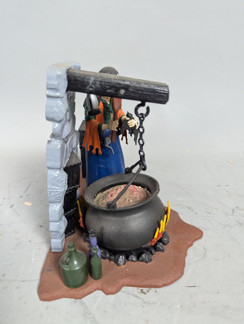 Vintage 1965 Aurora The Witch Plastic Model Kit Built-Up Collectible Monster Figurine - 5
