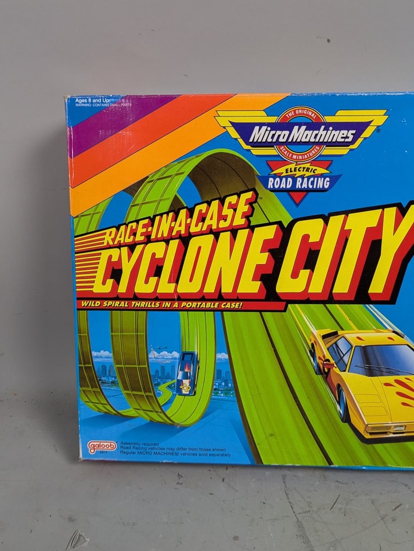 Galoob Micro Machines Cyclone City Playset Race-in-a-Case 1990 Vintage Toy - 2