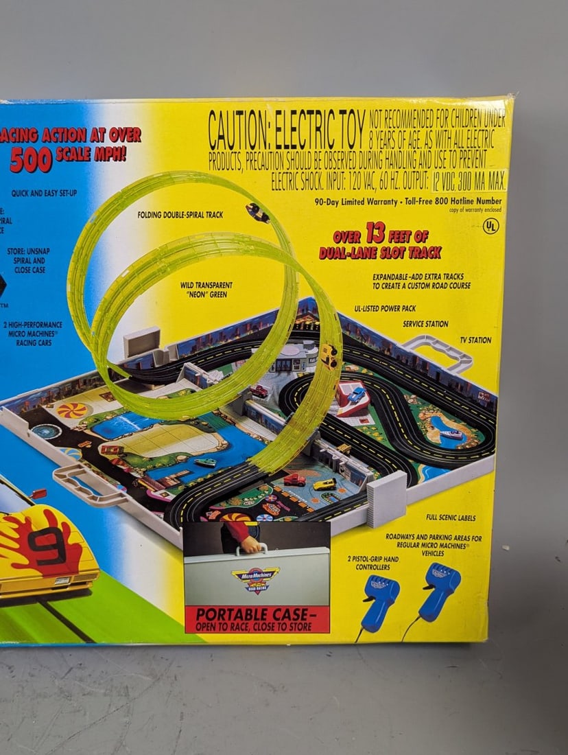 Galoob Micro Machines Cyclone City Playset Race-in-a-Case 1990 Vintage Toy - 4