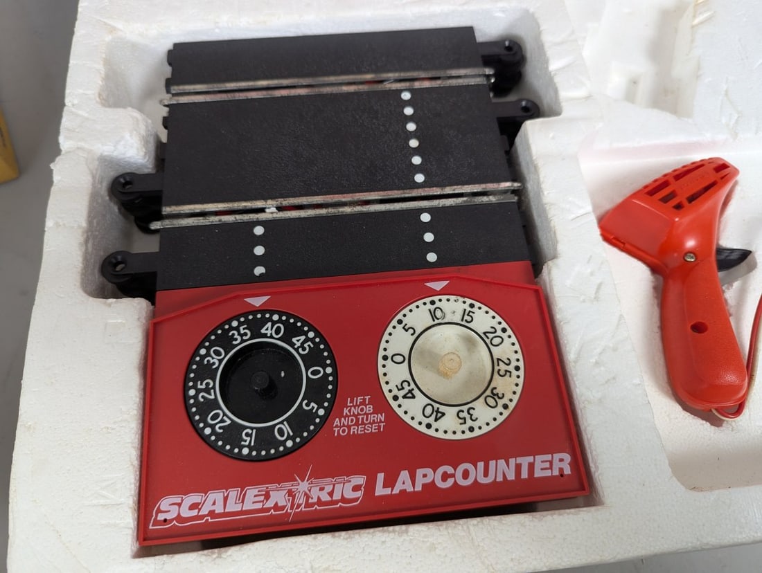 Vintage Scalextric 500 Electric Model Racing Set Incomplete for Collectors Parts Restoration - 6
