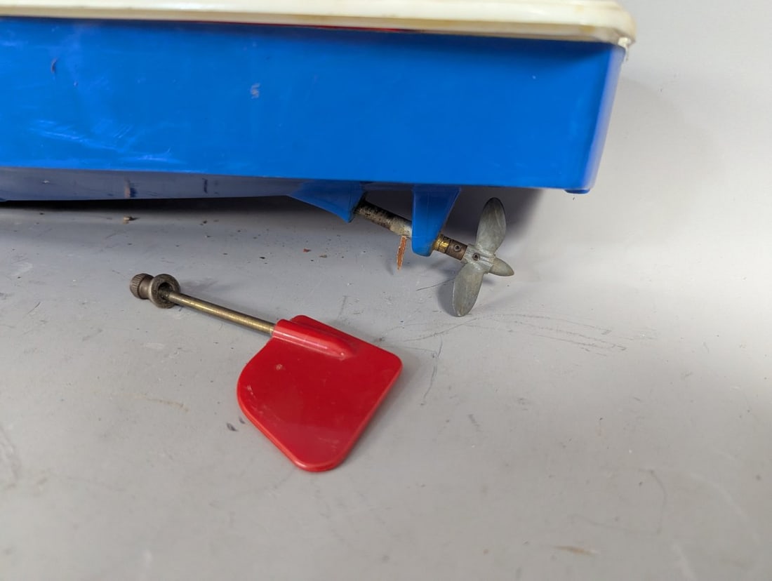 Vintage Hapcraft Split Cockpit Wind-Up Toy Boat with Royal RC Engine Restoration Parts - 4