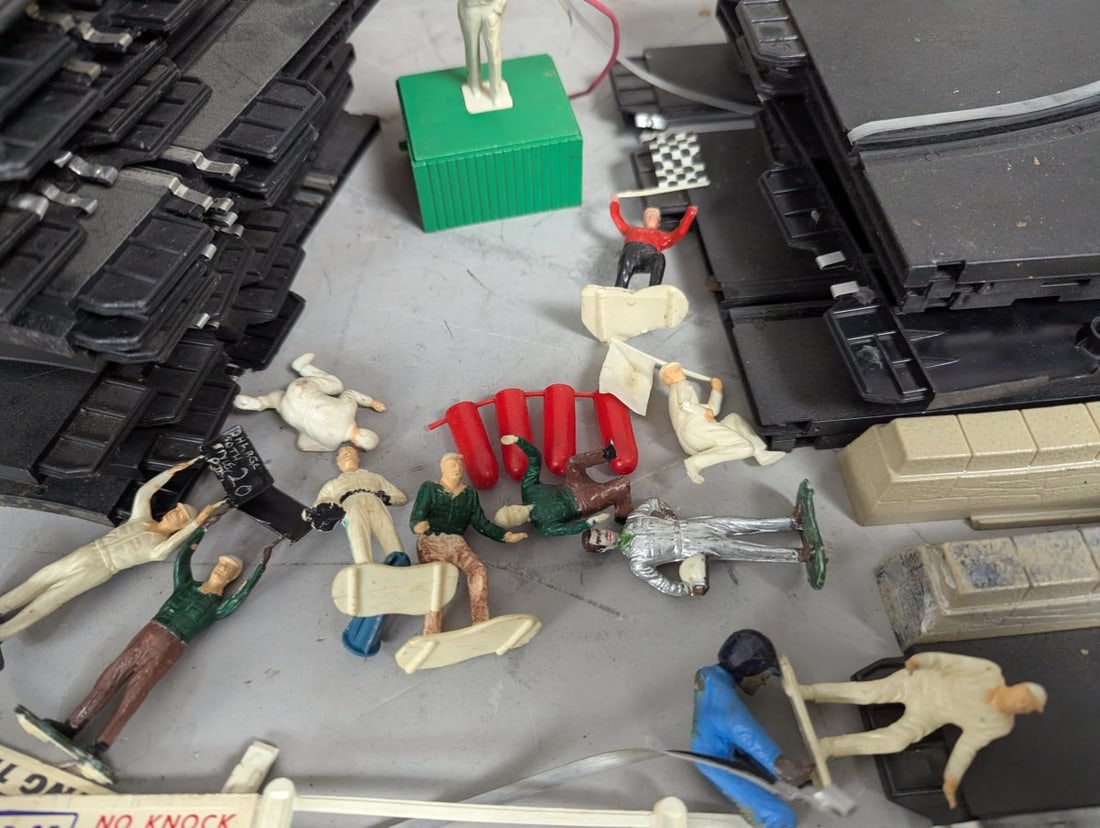 Large Lot of Vintage Strombecker 1/32 Scale Slot Car Track and Accessories Collection - 5