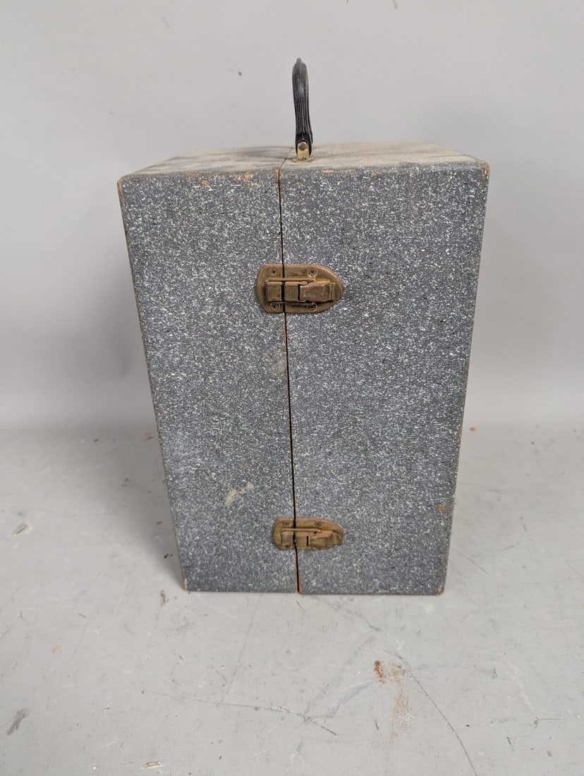 Vintage 1960s Slot Car Pit Box Carrying Case with Checkered Flag Graphic - 2