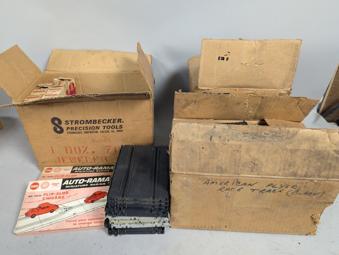 Vintage A.C. Gilbert Auto-Rama Slot Car Track Lot Accessories & New in Boxes (1 of 7)