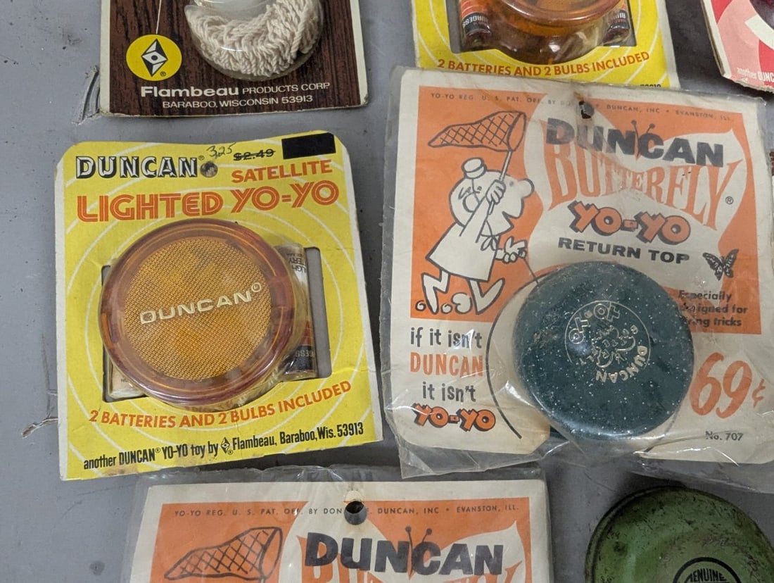 Vintage Duncan Yo-Yo Collection with Original Packaging Toys from 1920s to 1960s - 4