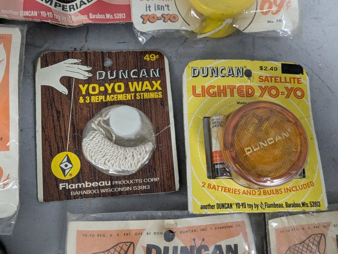 Vintage Duncan Yo-Yo Collection with Original Packaging Toys from 1920s to 1960s - 5