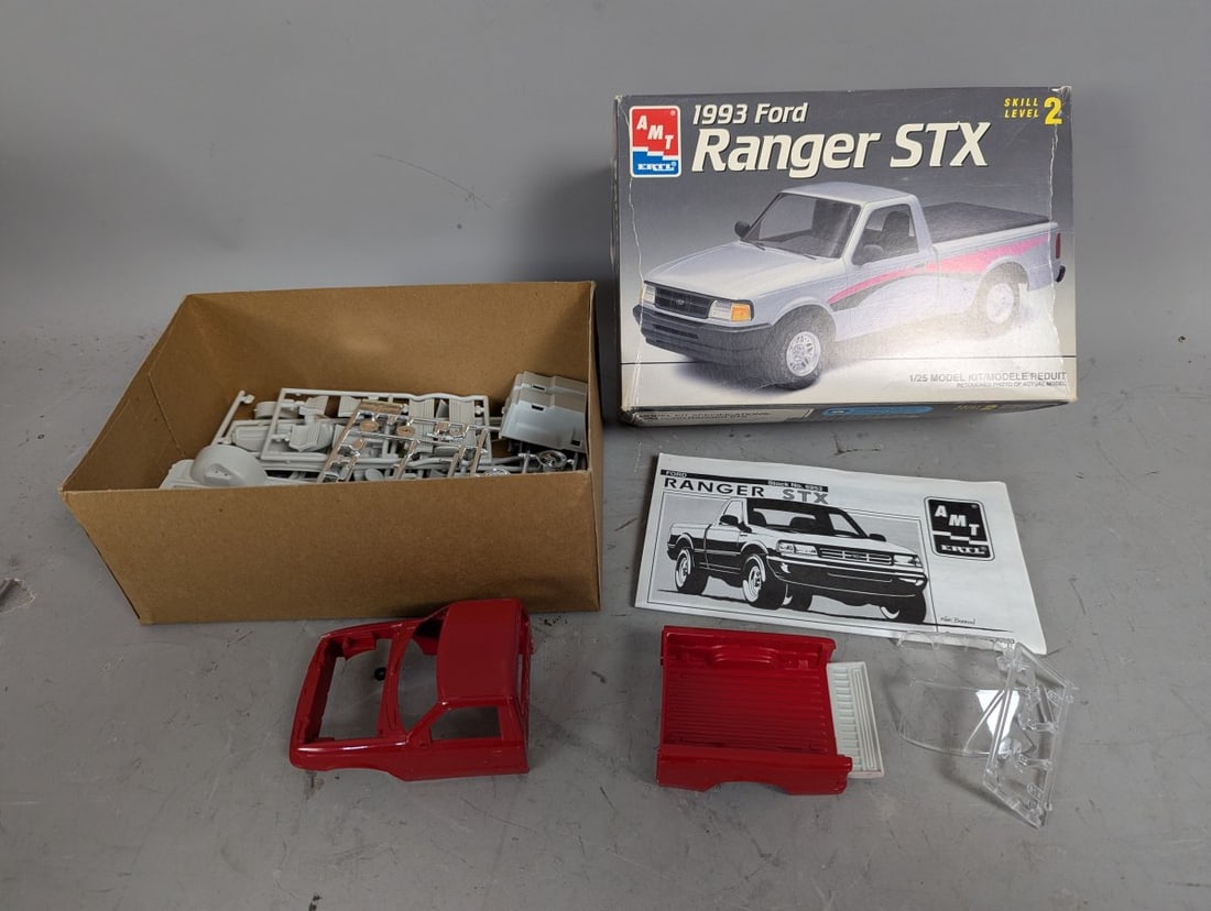 AMT Ertl 1993 Ford Ranger STX Model Kit 1/25 Scale Partially Built Original Box (1 of 5)
