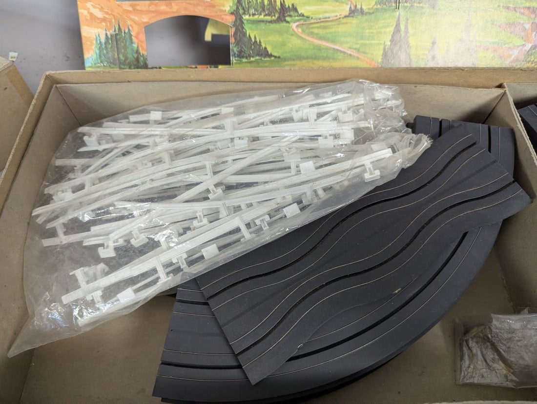 Atlas Twin Pikes Peak HO Scale Racing Set No. 1209 Vintage Parts Restoration Project - 7