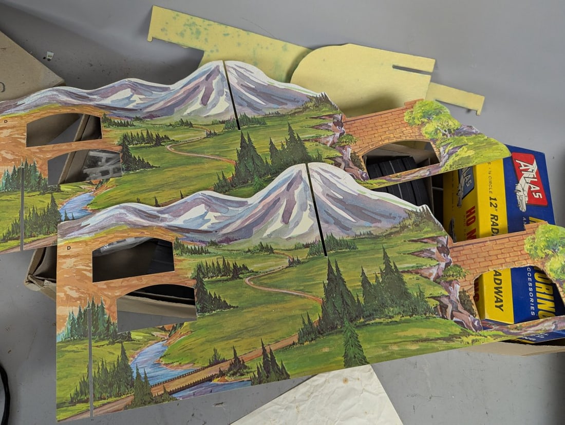 Atlas Twin Pikes Peak HO Scale Racing Set No. 1209 Vintage Parts Restoration Project - 8